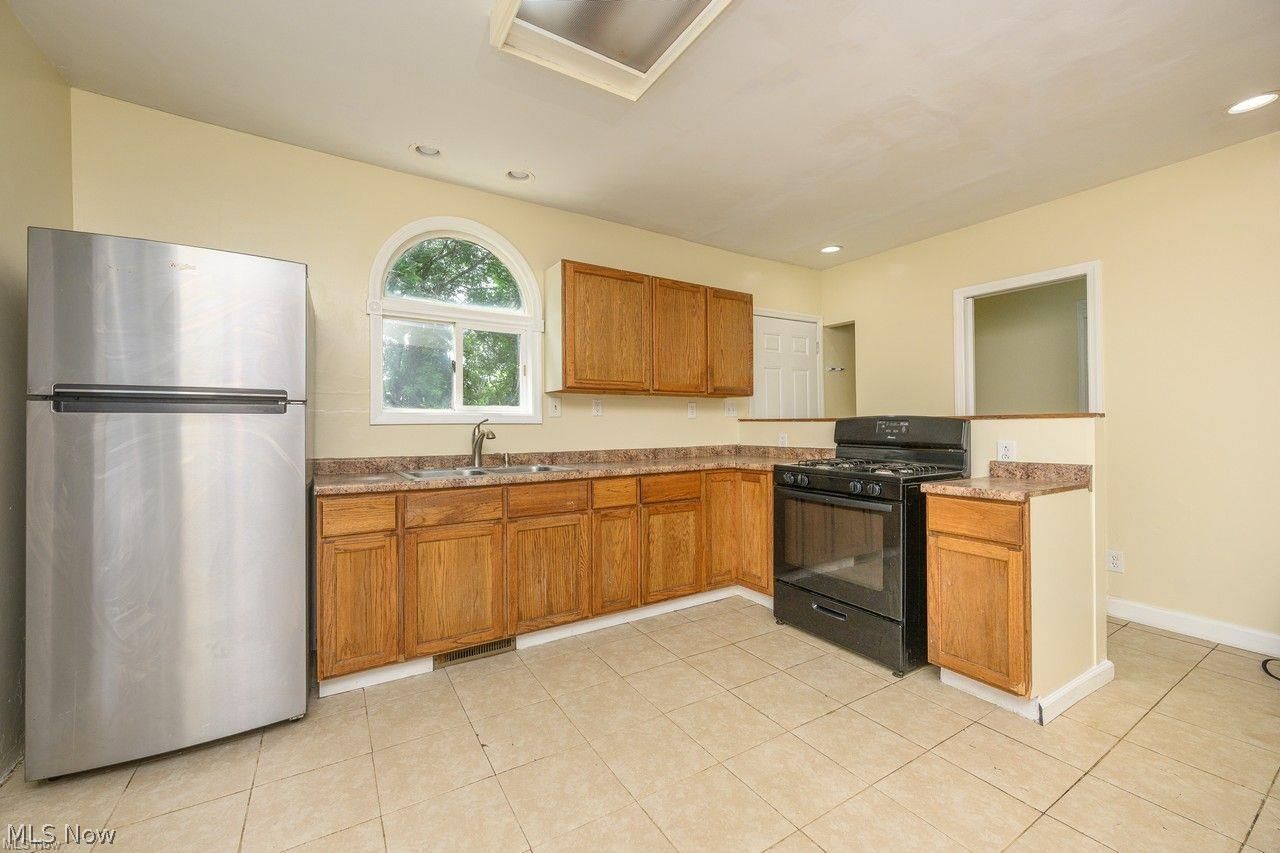 1838 Ford Avenue Akron OH 44305