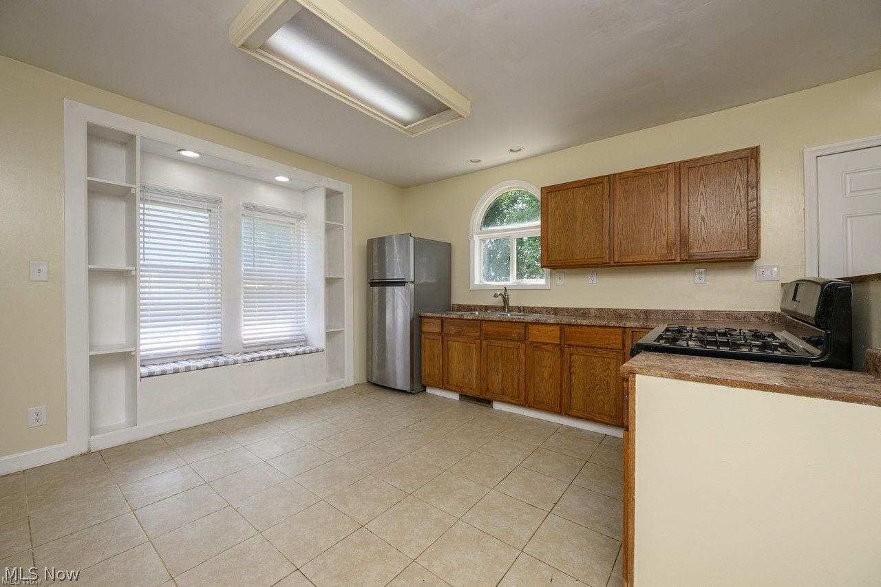 1838 Ford Avenue Akron OH 44305