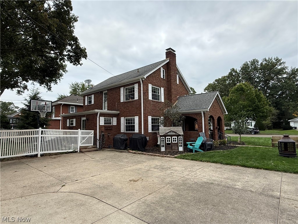 822 3rd Street NW New Philadelphia OH 44663