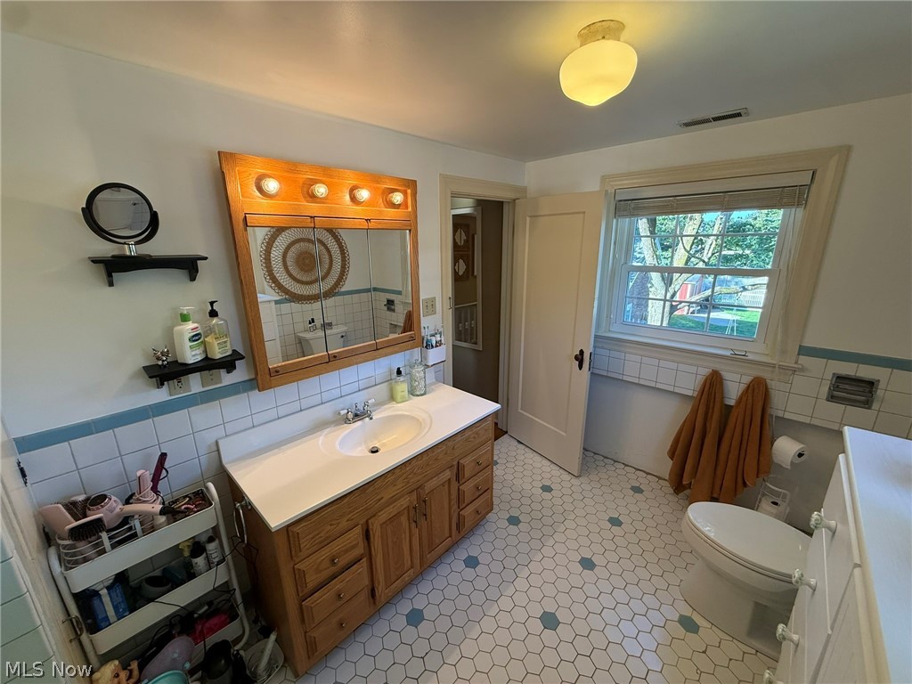 822 3rd Street NW New Philadelphia OH 44663