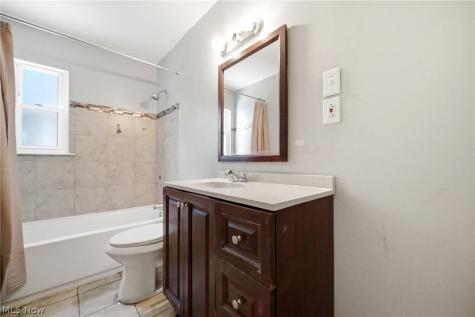 4064 E 155th Street Cleveland OH 44128