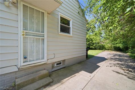4064 E 155th Street Cleveland OH 44128