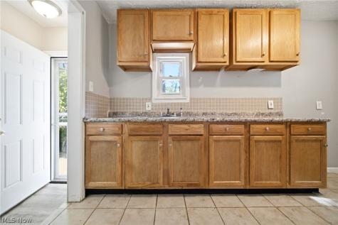 4064 E 155th Street Cleveland OH 44128