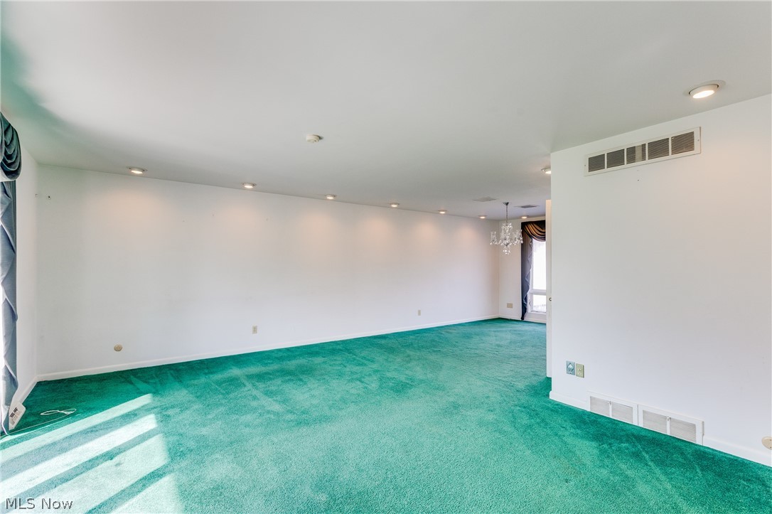 5365 Sampson Drive Girard OH 44420