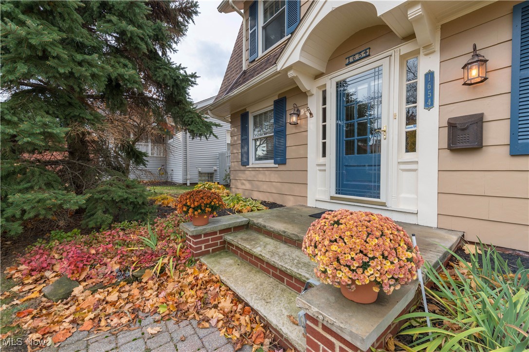 1654 Clarence Avenue Lakewood OH 44107