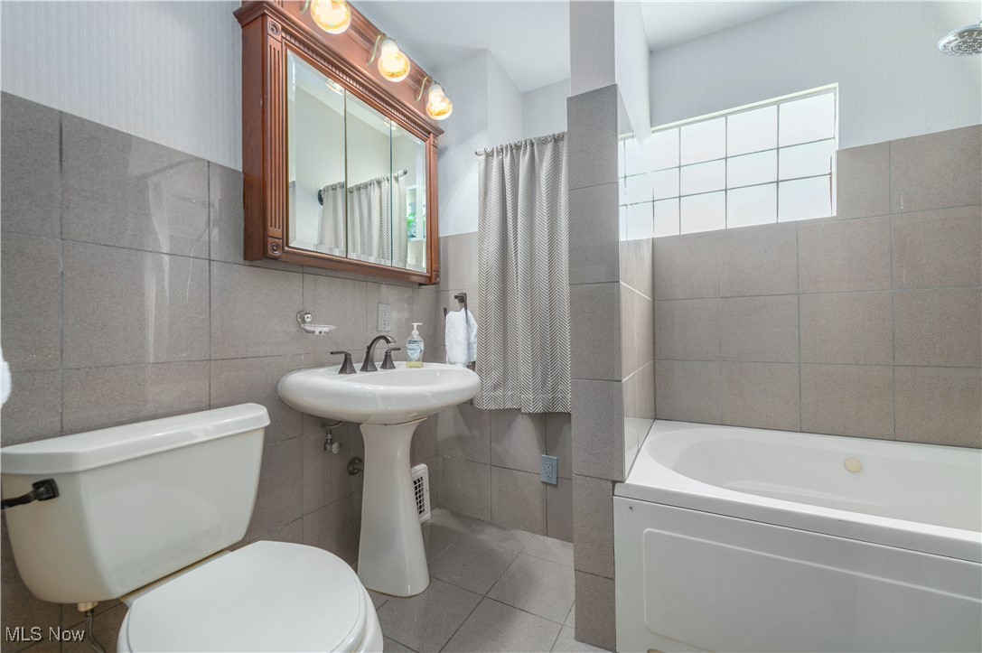 1654 Clarence Avenue Lakewood OH 44107