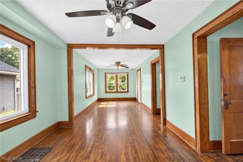 1891 Ford Avenue Akron OH 44305