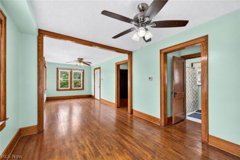 1891 Ford Avenue Akron OH 44305