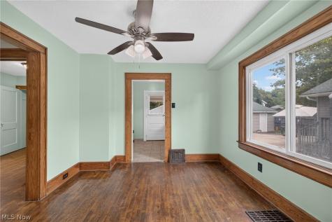 1891 Ford Avenue Akron OH 44305