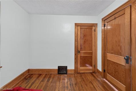 1891 Ford Avenue Akron OH 44305