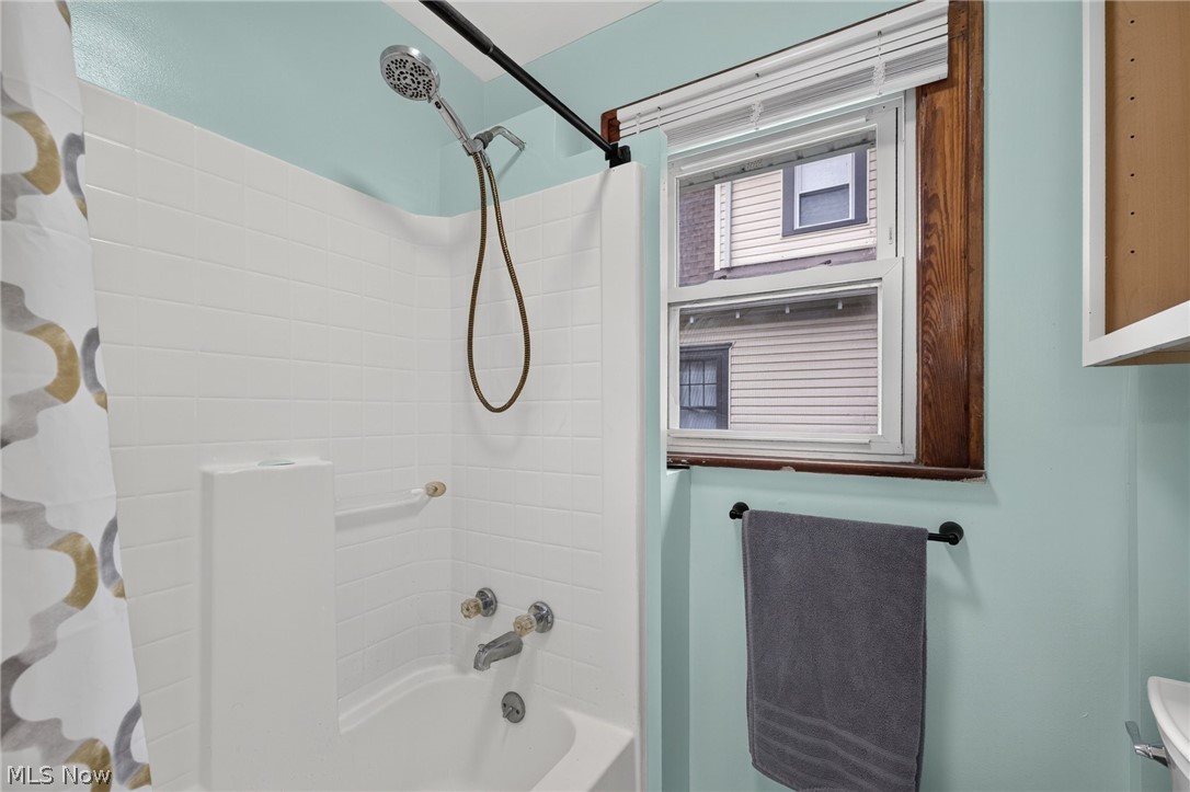 1891 Ford Avenue Akron OH 44305