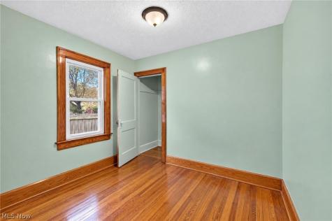1891 Ford Avenue Akron OH 44305