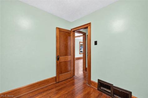 1891 Ford Avenue Akron OH 44305