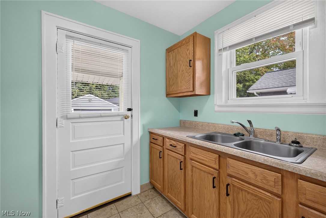 1891 Ford Avenue Akron OH 44305