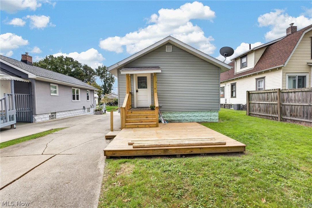 1891 Ford Avenue Akron OH 44305