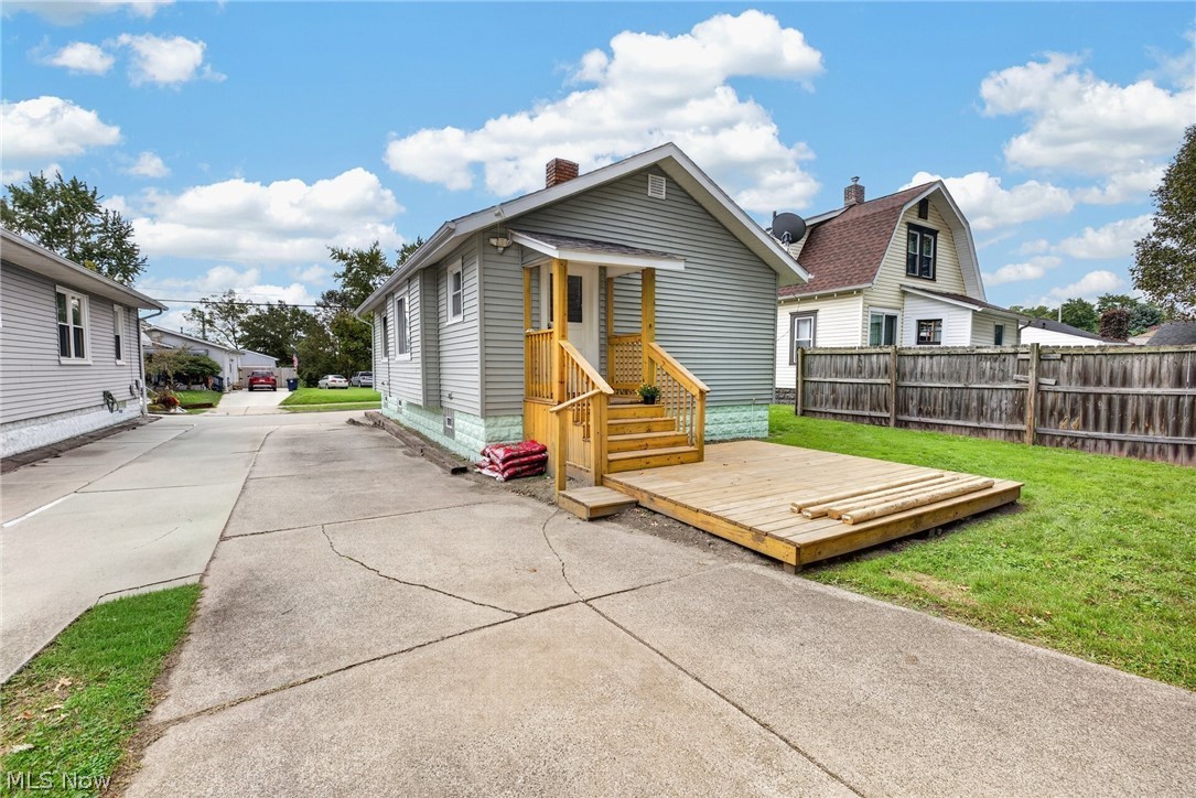 1891 Ford Avenue Akron OH 44305