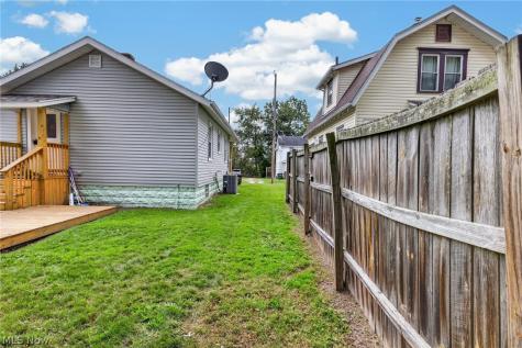 1891 Ford Avenue Akron OH 44305