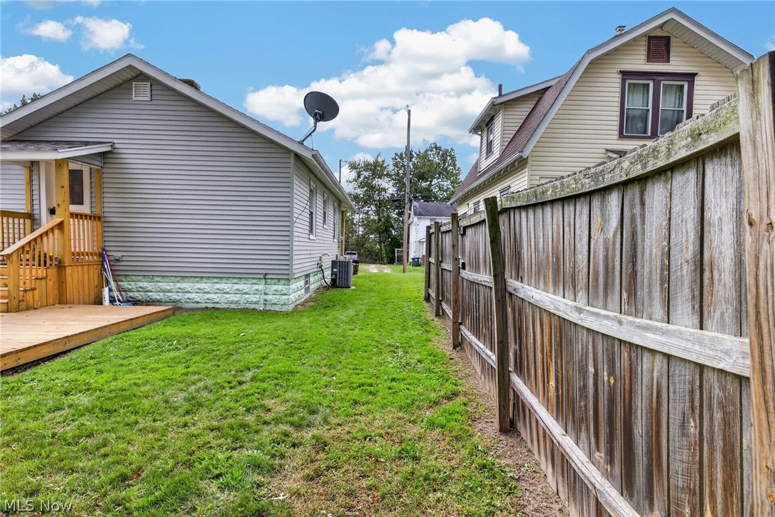 1891 Ford Avenue Akron OH 44305