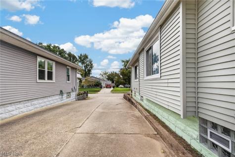 1891 Ford Avenue Akron OH 44305