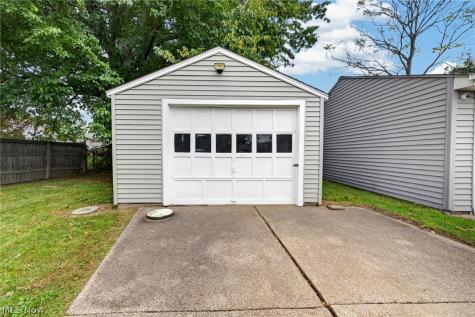 1891 Ford Avenue Akron OH 44305