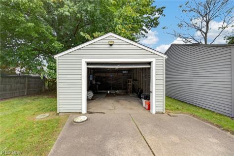 1891 Ford Avenue Akron OH 44305
