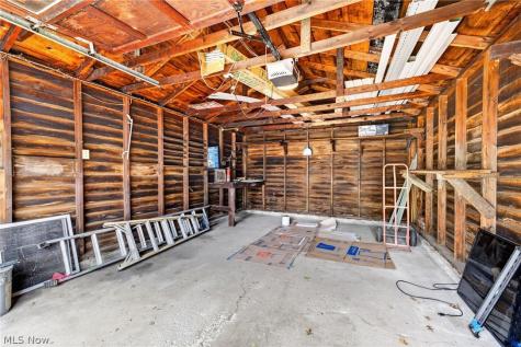 1891 Ford Avenue Akron OH 44305