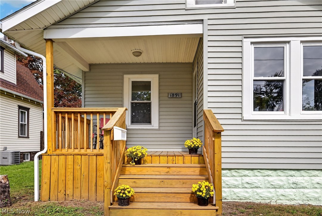 1891 Ford Avenue Akron OH 44305