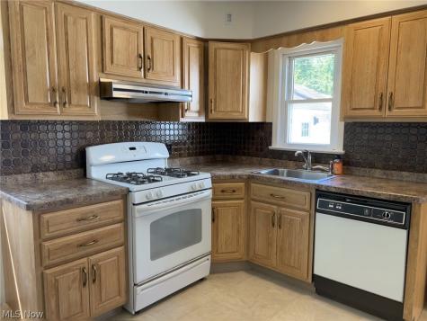 4311 Longwood Avenue Parma OH 44134