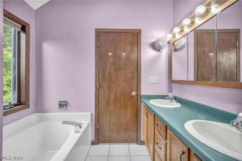 2671 Gayer Road Valley City OH 44280