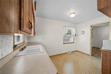 11021 Schwab Drive Parma OH 44130