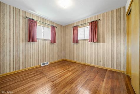 11021 Schwab Drive Parma OH 44130