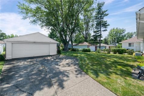 11021 Schwab Drive Parma OH 44130