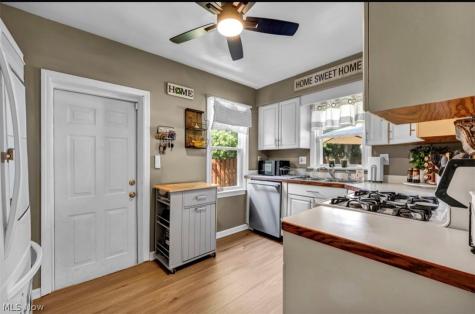 1699 Lyndhurst Lyndhurst OH 44124