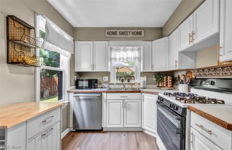 1699 Lyndhurst Lyndhurst OH 44124