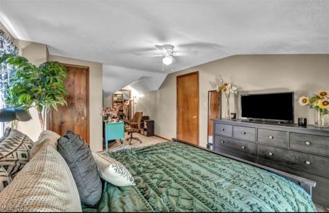 1699 Lyndhurst Lyndhurst OH 44124