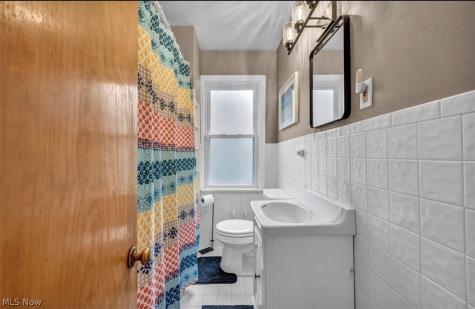 1699 Lyndhurst Lyndhurst OH 44124