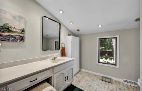 1699 Lyndhurst Lyndhurst OH 44124