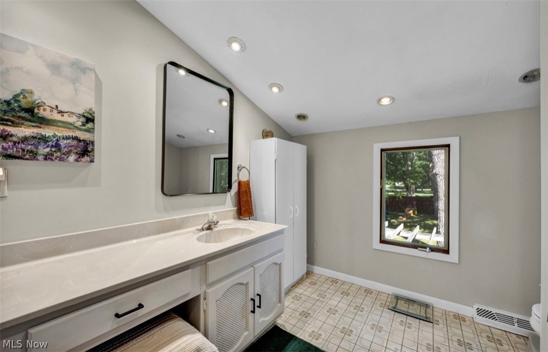 1699 Lyndhurst Lyndhurst OH 44124