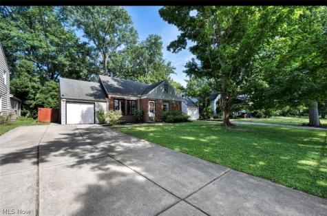 1699 Lyndhurst Lyndhurst OH 44124