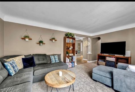 1699 Lyndhurst Lyndhurst OH 44124