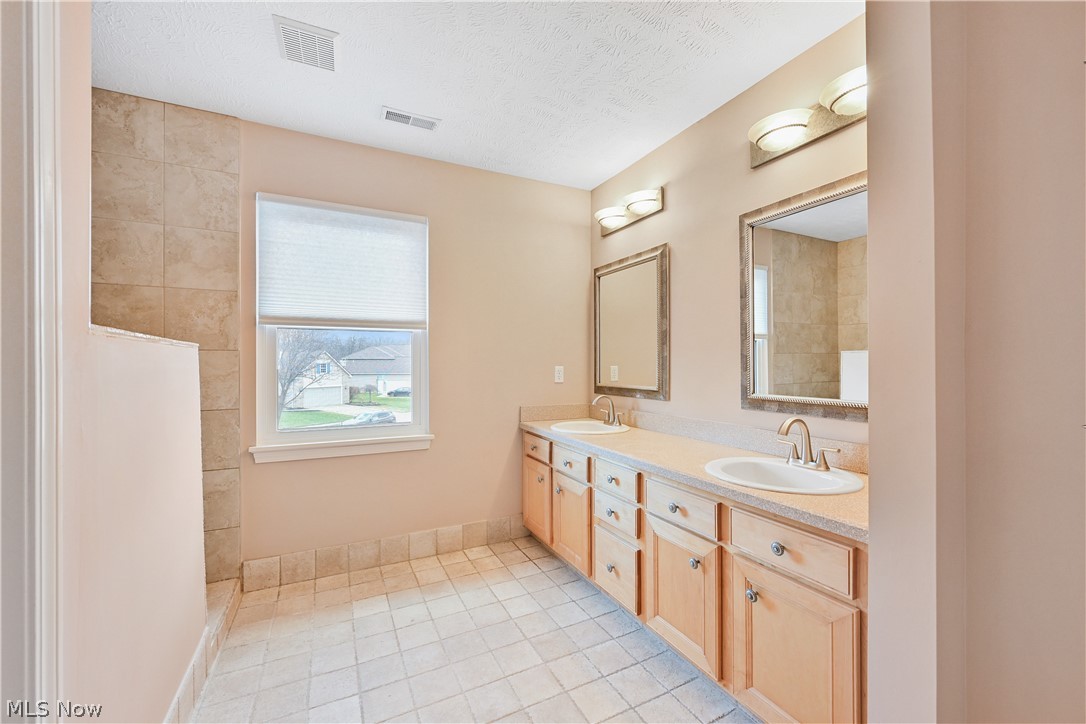 1693 Elm Drive Avon OH 44011