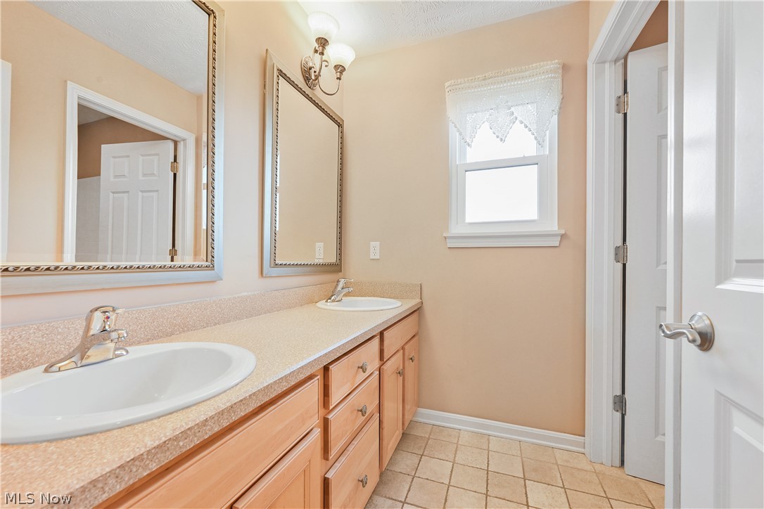 1693 Elm Drive Avon OH 44011