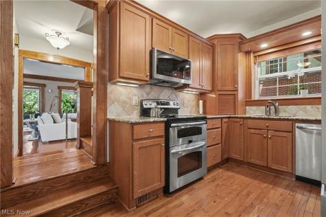 27 Borton Avenue Akron OH 44302