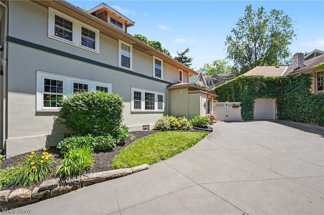 27 Borton Avenue Akron OH 44302
