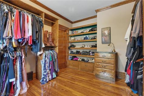 27 Borton Avenue Akron OH 44302