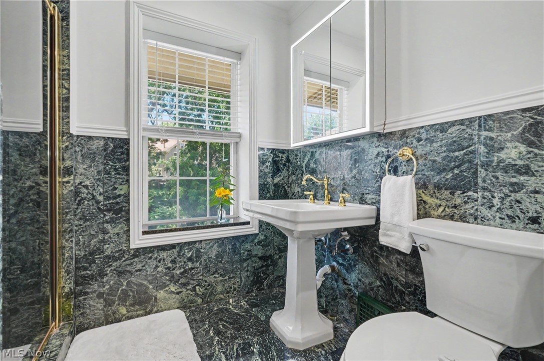 27 Borton Avenue Akron OH 44302