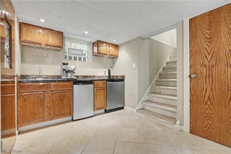 27 Borton Avenue Akron OH 44302