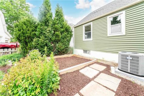 142 Woodstock Drive Avon Lake OH 44012