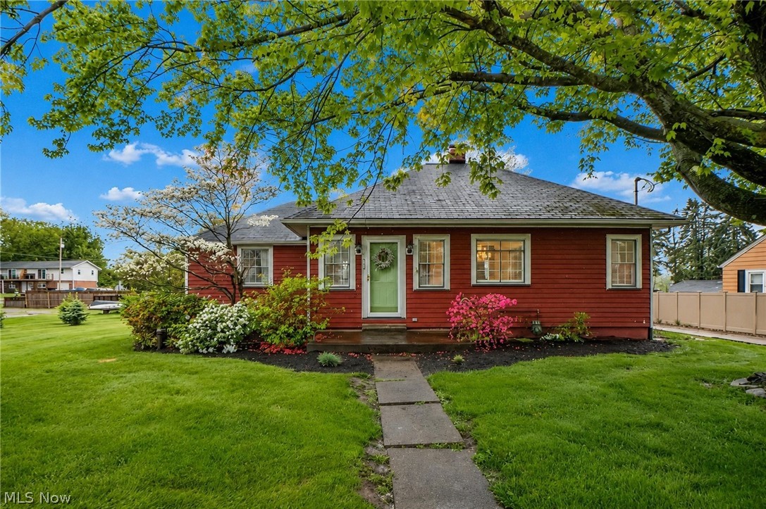 Hartville OH, 215 Lake Avenue NE