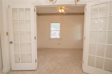 215 Lake Avenue NE Hartville OH 44632
